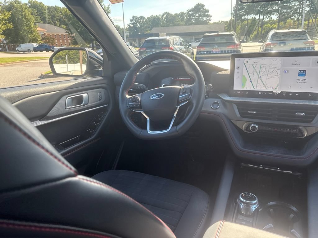 Certified 2025 Ford Explorer ST-Line w/ ST-Line Street Pack AWD/4WD image 15