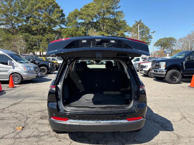 Used 2023 Jeep Grand Cherokee Limited image 9