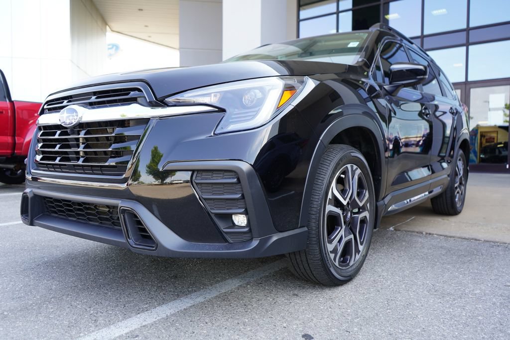 Used 2025 Subaru Ascent Limited w/ Popular Package #1 AWD/4WD image 4