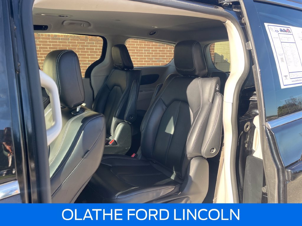Used 2024 Chrysler Pacifica Limited FWD image 16