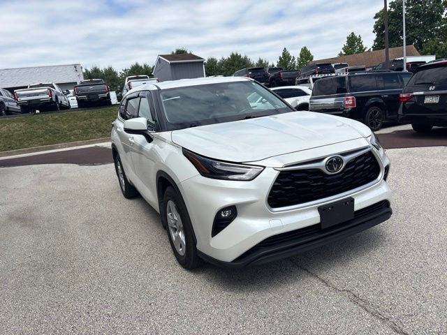 Used 2021 Toyota Highlander LE AWD/4WD image 13