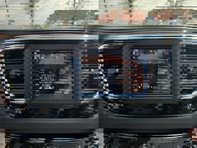 Used 2022 Chrysler Voyager LX image 16