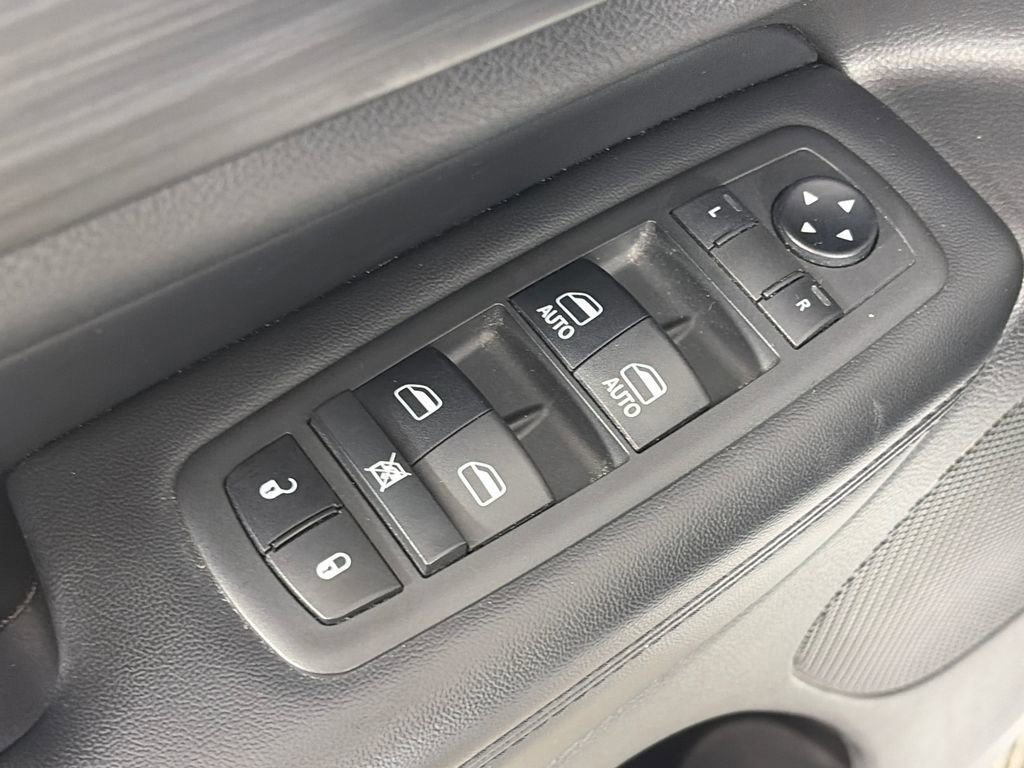 Used 2019 Jeep Grand Cherokee Altitude image 25