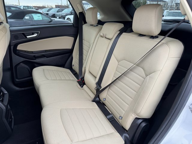 Certified 2024 Ford Edge SE image 16
