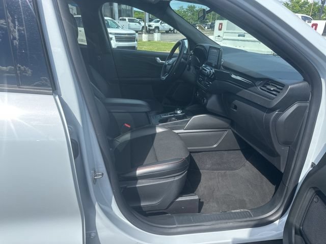 Certified 2025 Ford Escape ST-Line Select AWD/4WD image 31