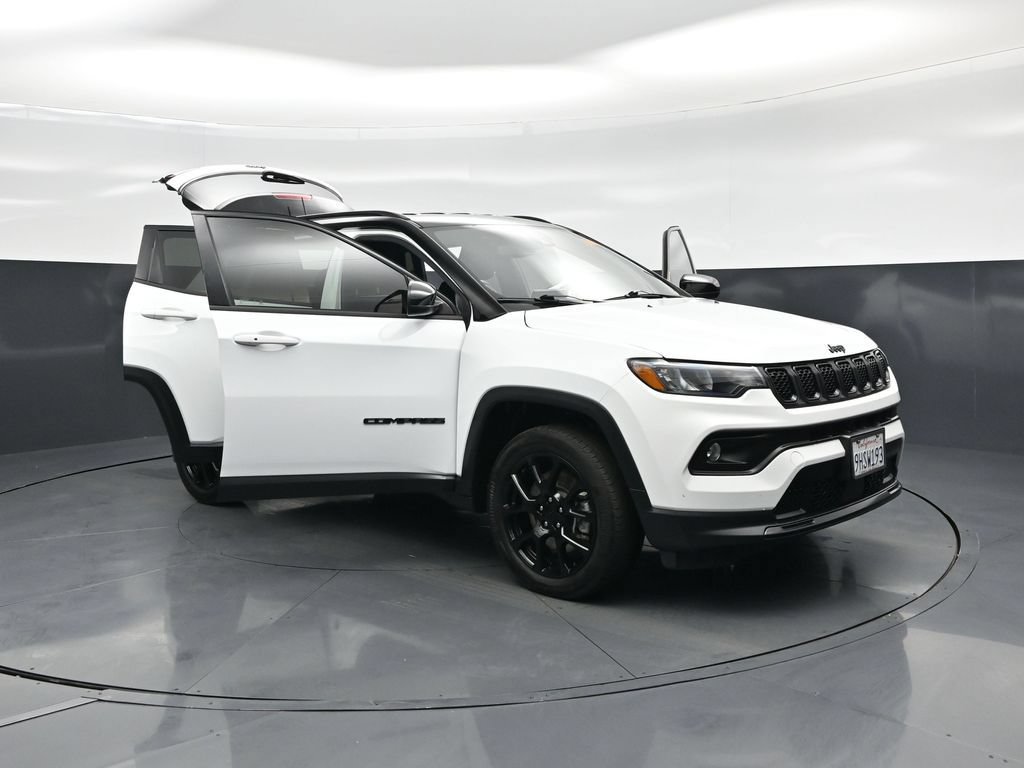 Used 2023 Jeep Compass Latitude AWD/4WD image 28