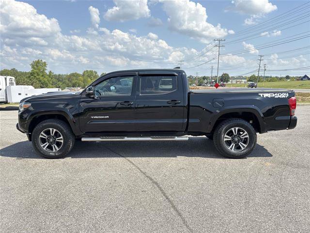 Used 2017 Toyota Tacoma TRD Sport w/ Tow Package AWD/4WD image 8