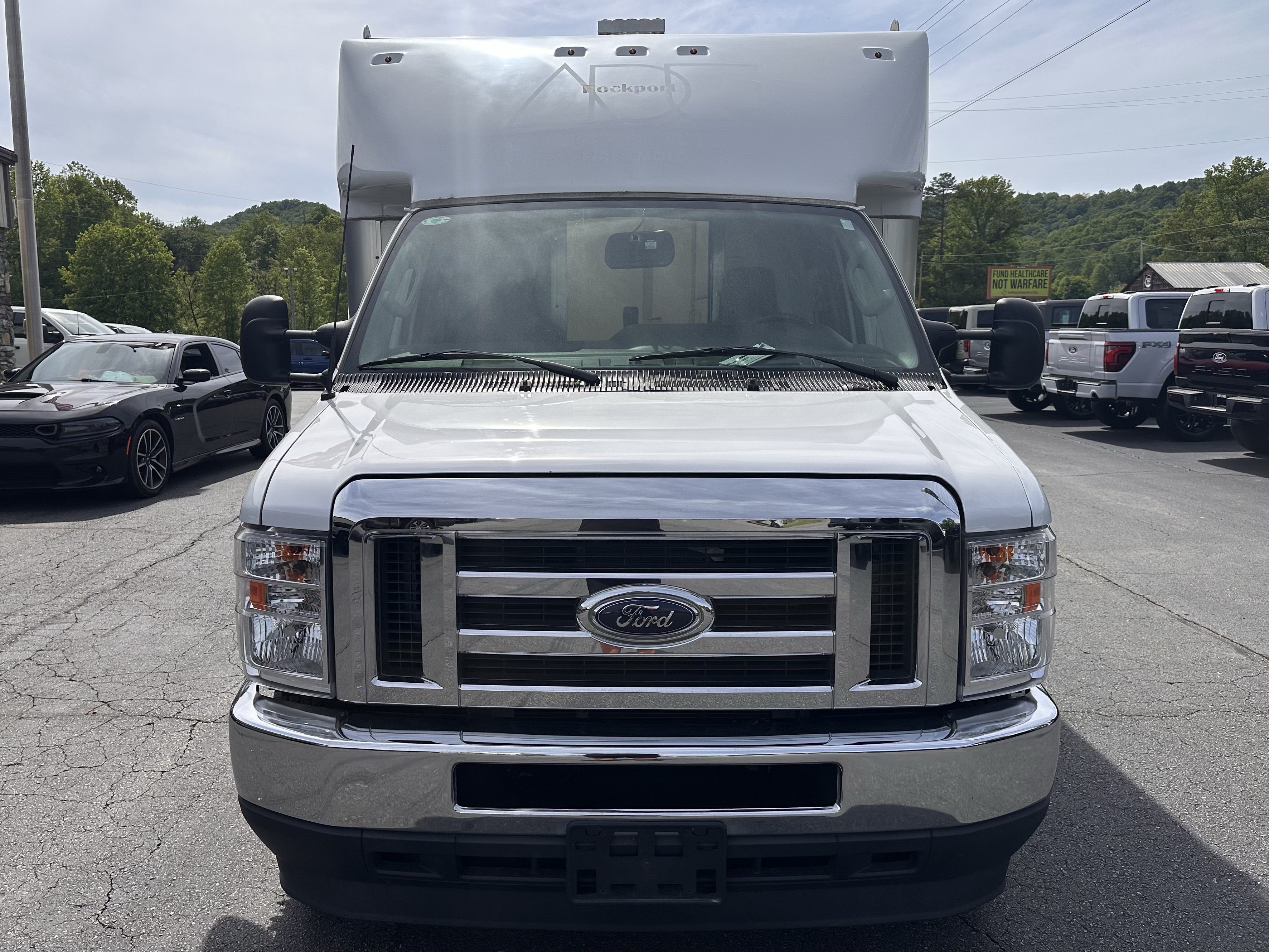 Certified 2024 Ford E-450 and Econoline 450 Super Duty w/ Power Windows & Locks Group RWD image 3