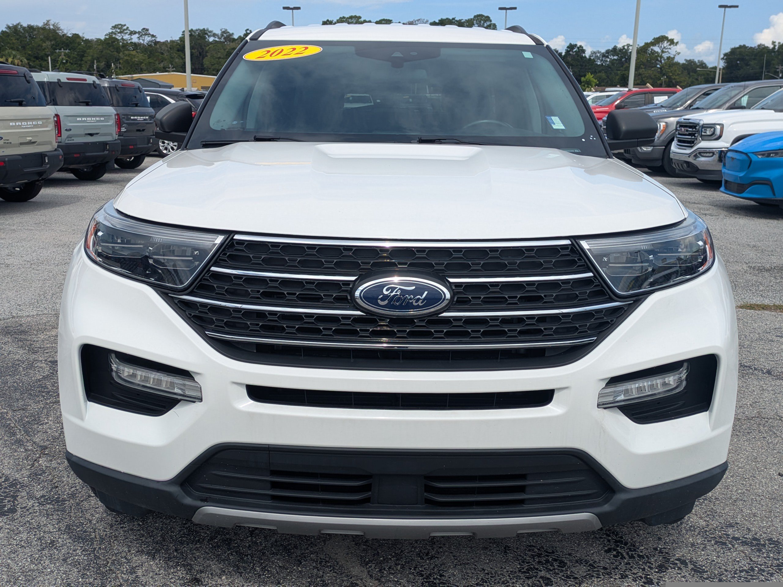 Certified 2022 Ford Explorer XLT w/ Equipment Group 202A AWD/4WD image 9