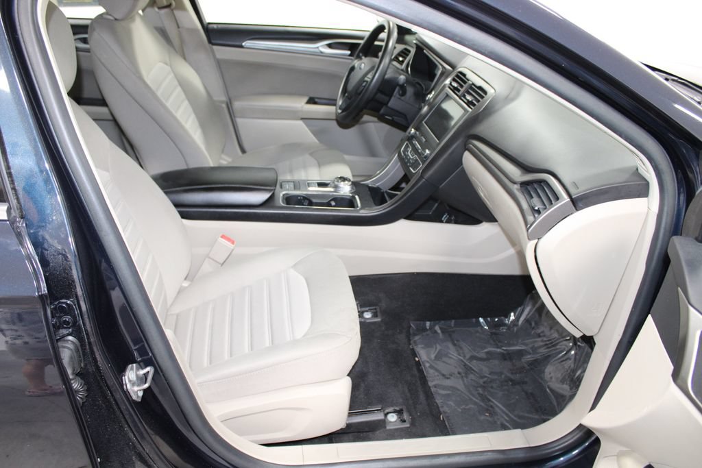 Certified 2020 Ford Fusion SE FWD image 25