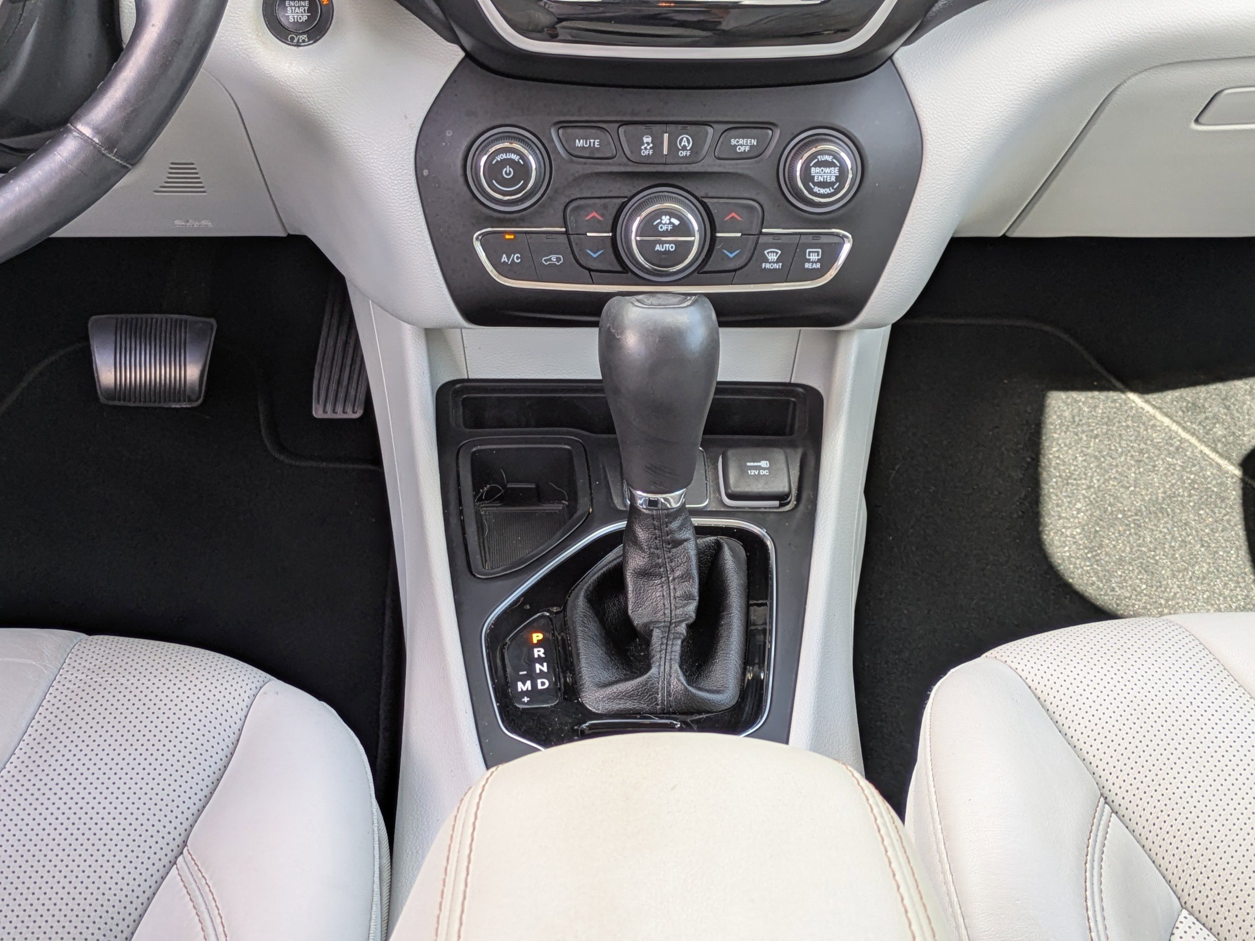 Used 2020 Jeep Cherokee Limited image 18