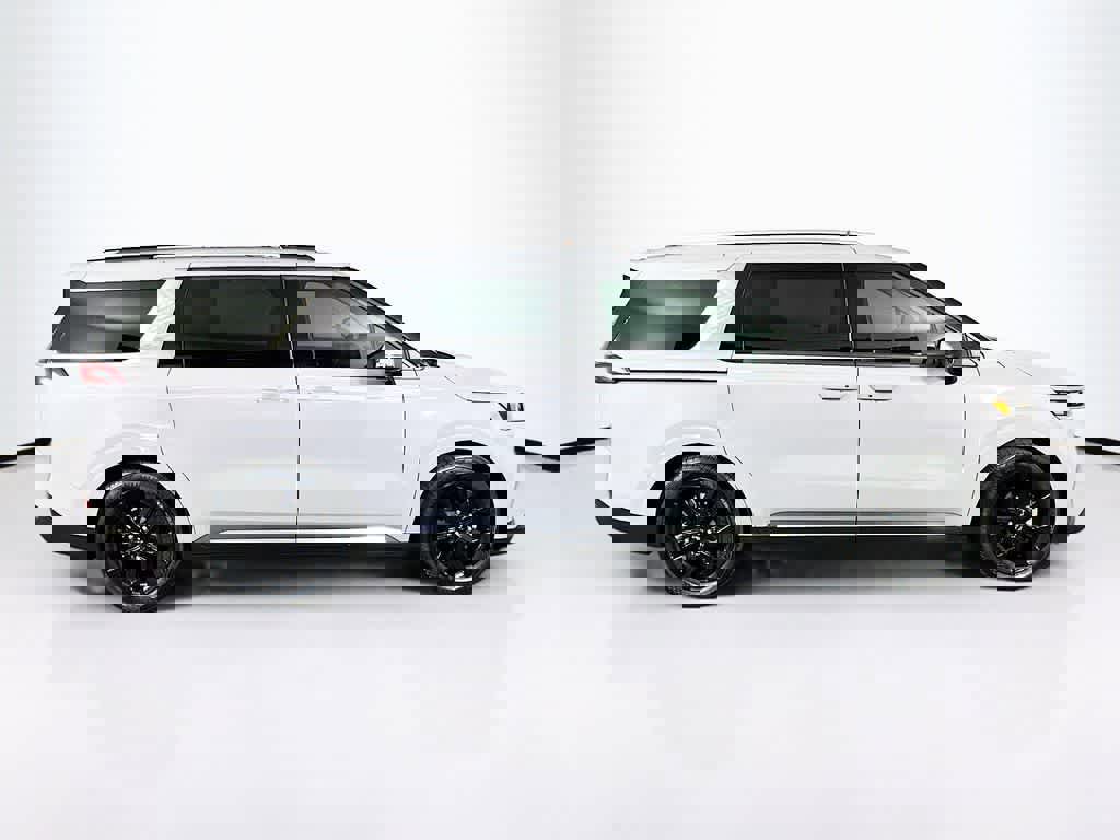 Used 2023 Kia Carnival SX Prestige image 6