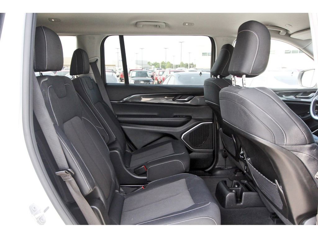 Used 2022 Jeep Grand Cherokee L Laredo w/ Luxury Tech Group I AWD/4WD image 10