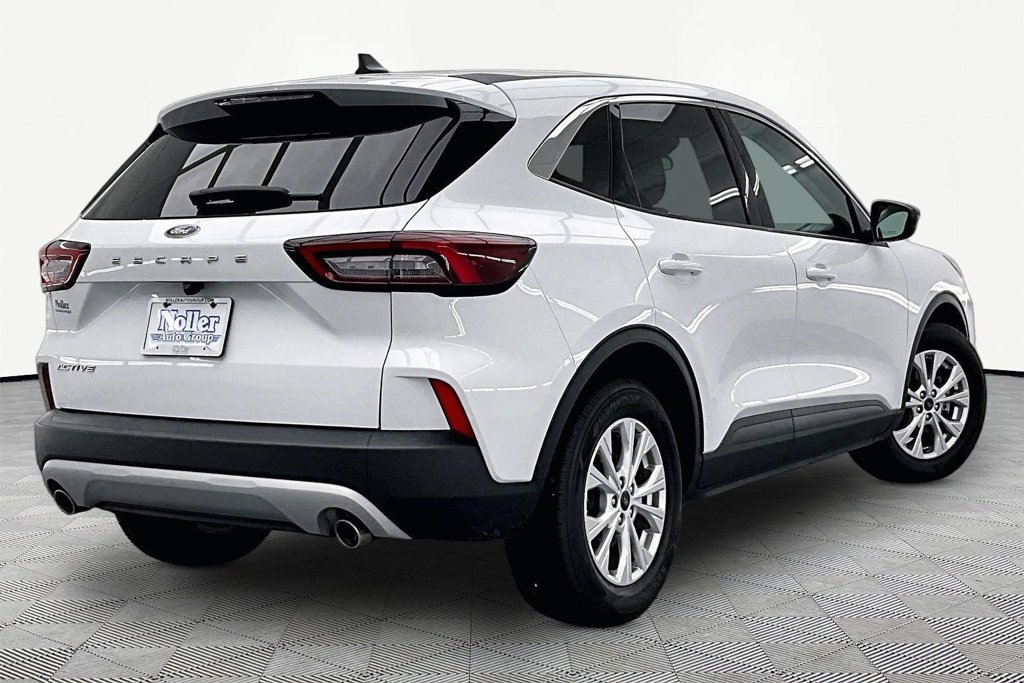 Certified 2023 Ford Escape Active w/ Cold Weather Package FWD image 2