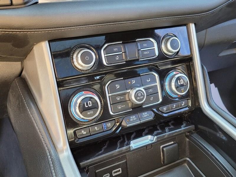 Used 2023 GMC Yukon Denali w/ Denali Reserve Package image 24