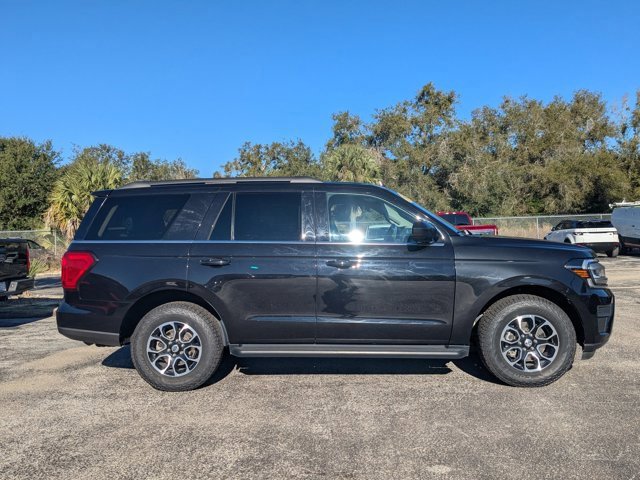 Certified 2024 Ford Expedition XLT image 5