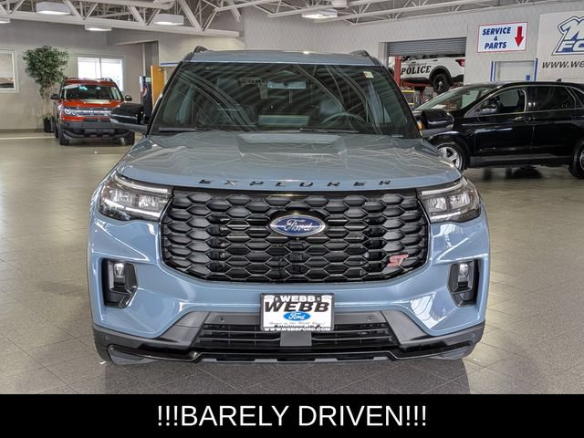 Certified 2025 Ford Explorer ST AWD/4WD image 3