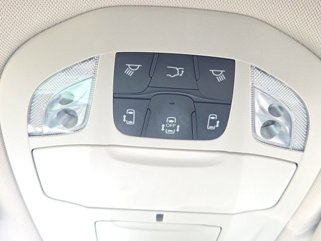 Used 2023 Chrysler Pacifica Touring-L image 32