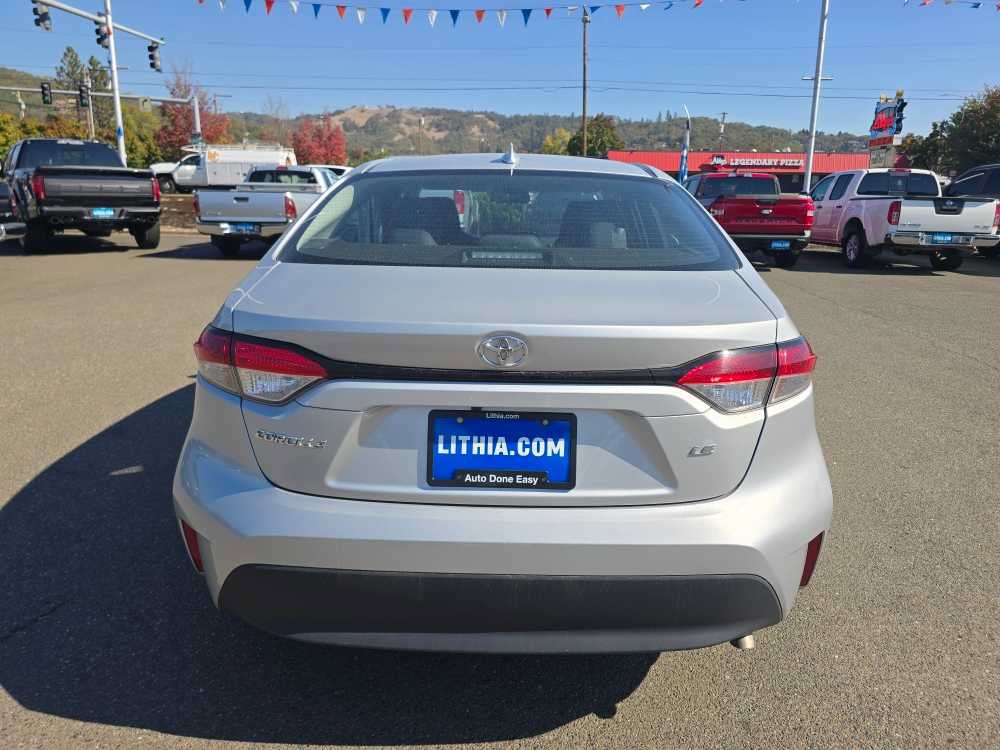 Used 2025 Toyota Corolla LE FWD image 4
