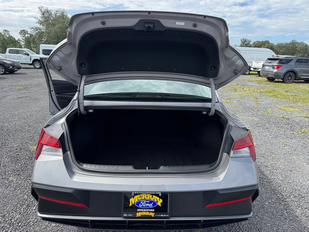 Used 2025 Hyundai Elantra SEL FWD image 33