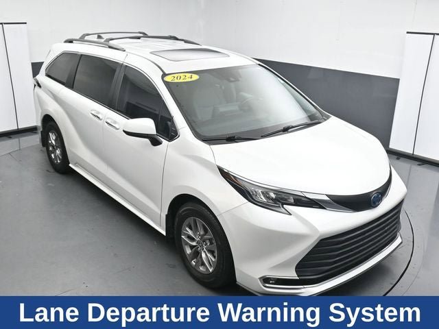 Used 2024 Toyota Sienna XLE FWD image 20
