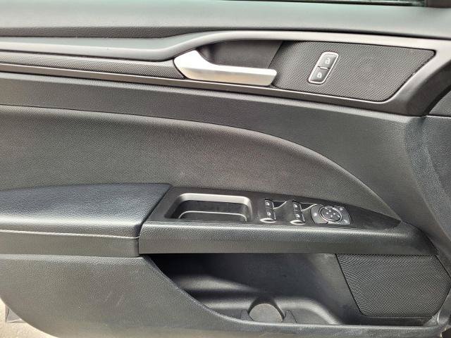 Certified 2018 Ford Fusion SE w/ Equipment Group 201A FWD image 23