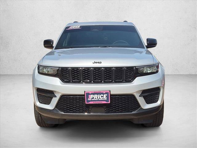 Used 2025 Jeep Grand Cherokee 4WD image 2