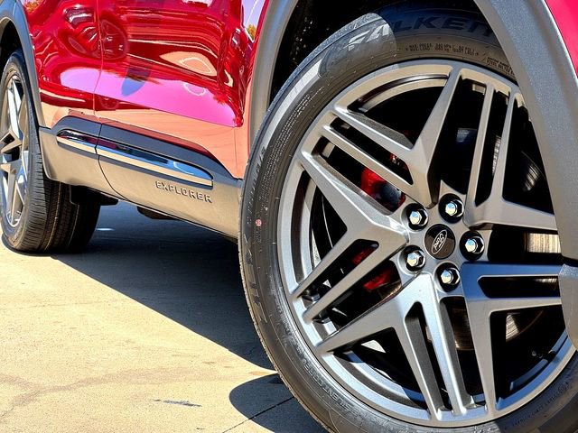 Certified 2025 Ford Explorer ST AWD/4WD image 6