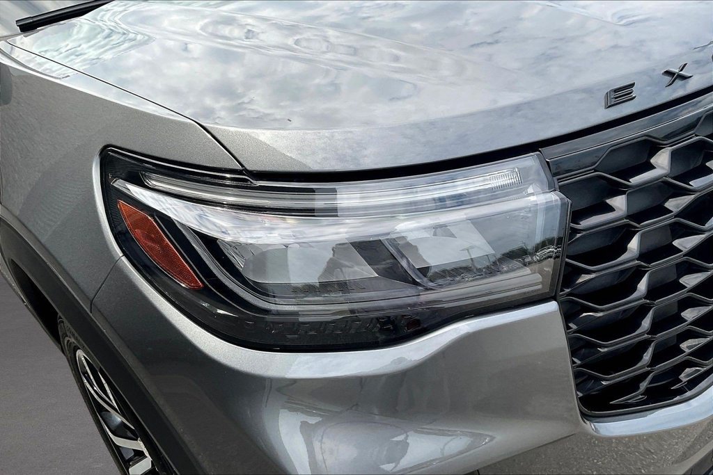 Certified 2025 Ford Explorer ST-Line AWD/4WD image 32