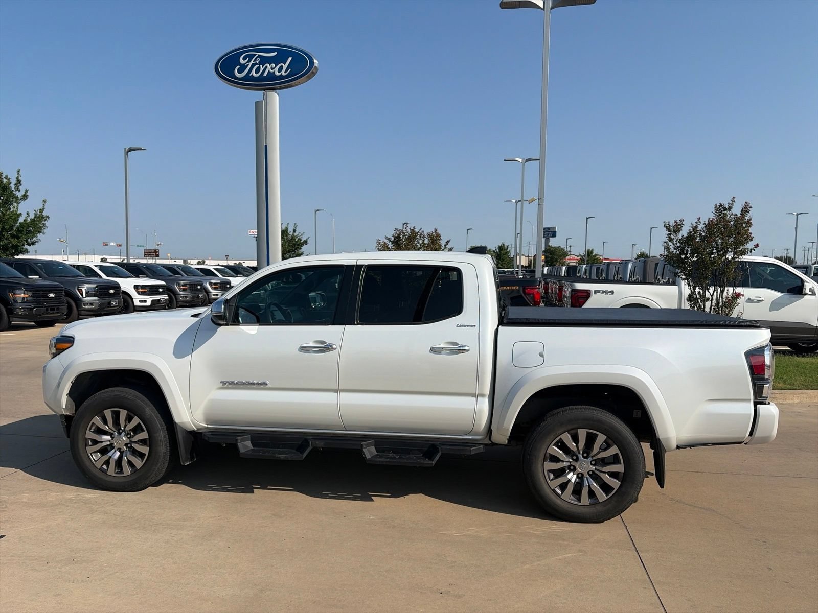 Used 2021 Toyota Tacoma Limited AWD/4WD image 4