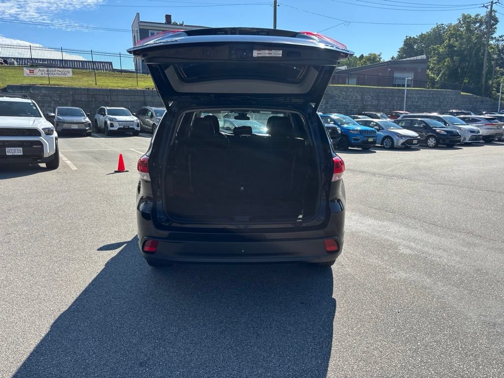 Used 2018 Toyota Highlander Plus AWD/4WD image 13