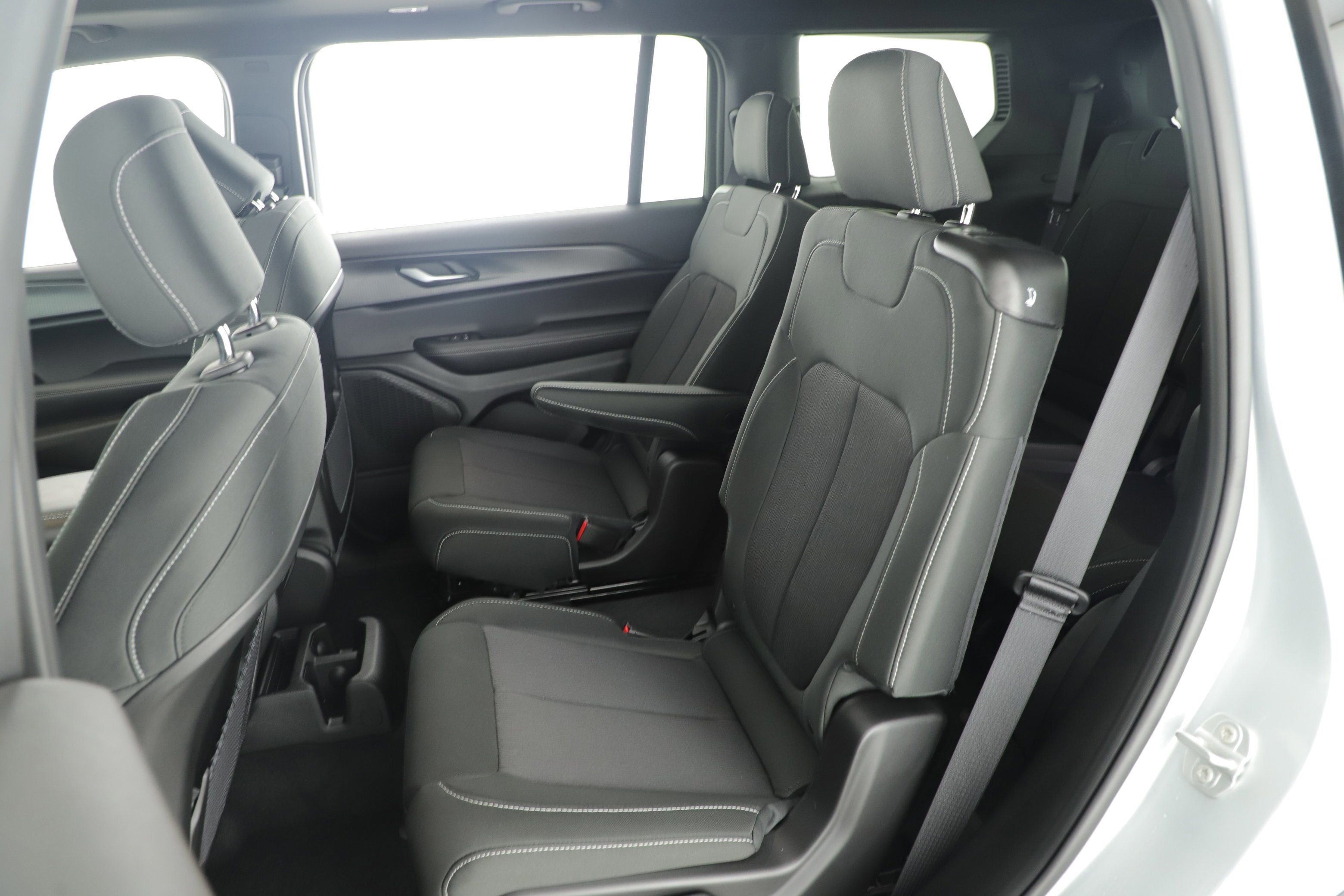 Used 2025 Jeep Grand Cherokee L Laredo w/ Luxury Tech Group I image 21