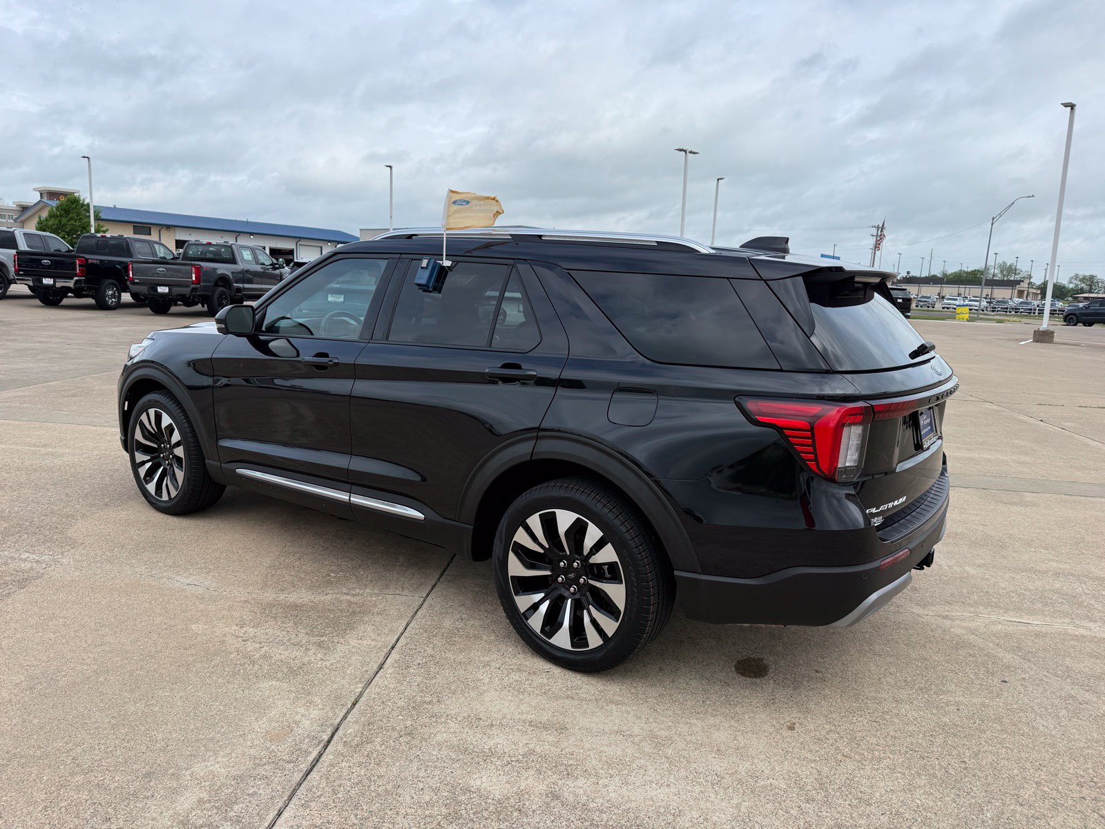 Certified 2025 Ford Explorer Platinum w/ LUX Leather Package AWD/4WD image 7