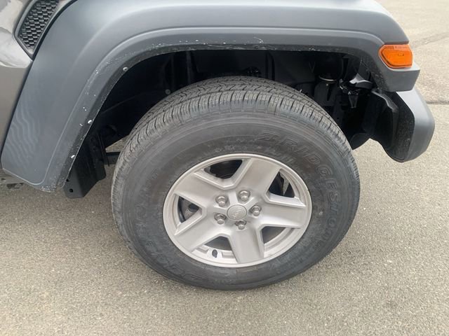 Used 2023 Jeep Gladiator Sport AWD/4WD image 9