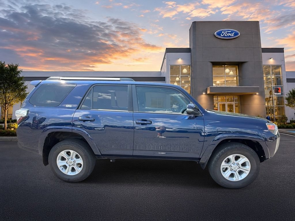 Used 2021 Toyota 4Runner SR5 Premium w/ Moonroof Package AWD/4WD image 9