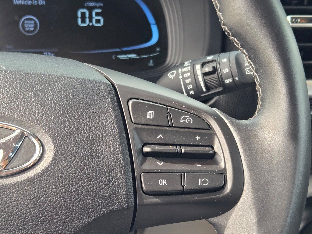 Used 2024 Hyundai Venue SEL FWD image 29