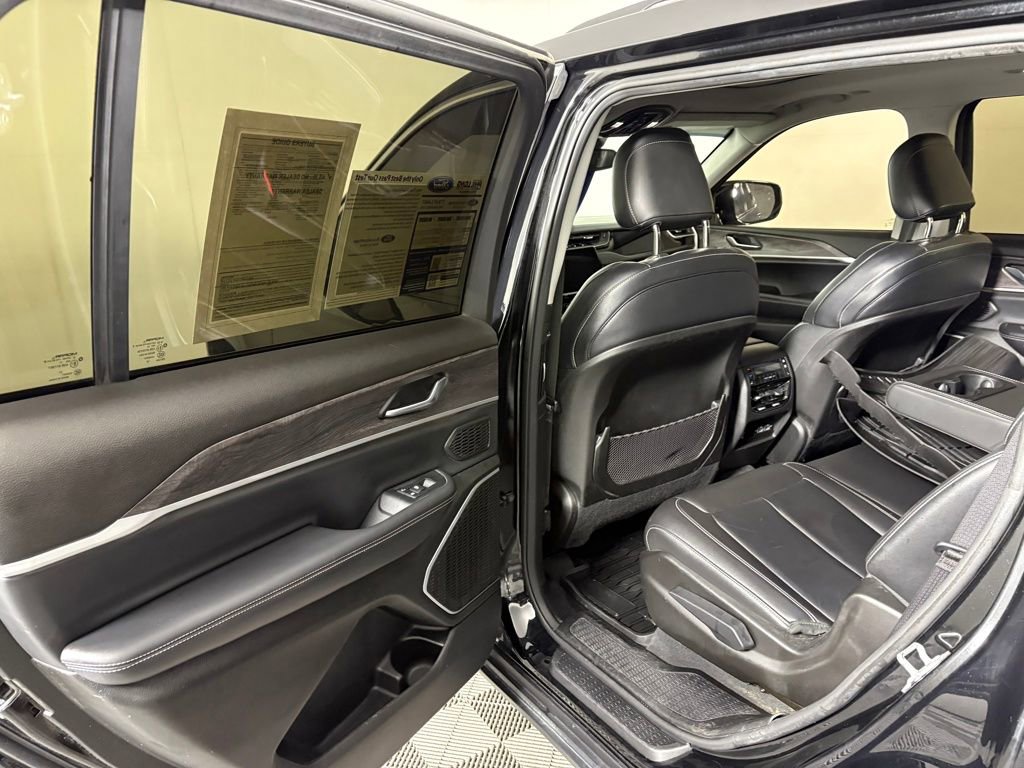 Used 2022 Jeep Grand Cherokee L Limited AWD/4WD image 29