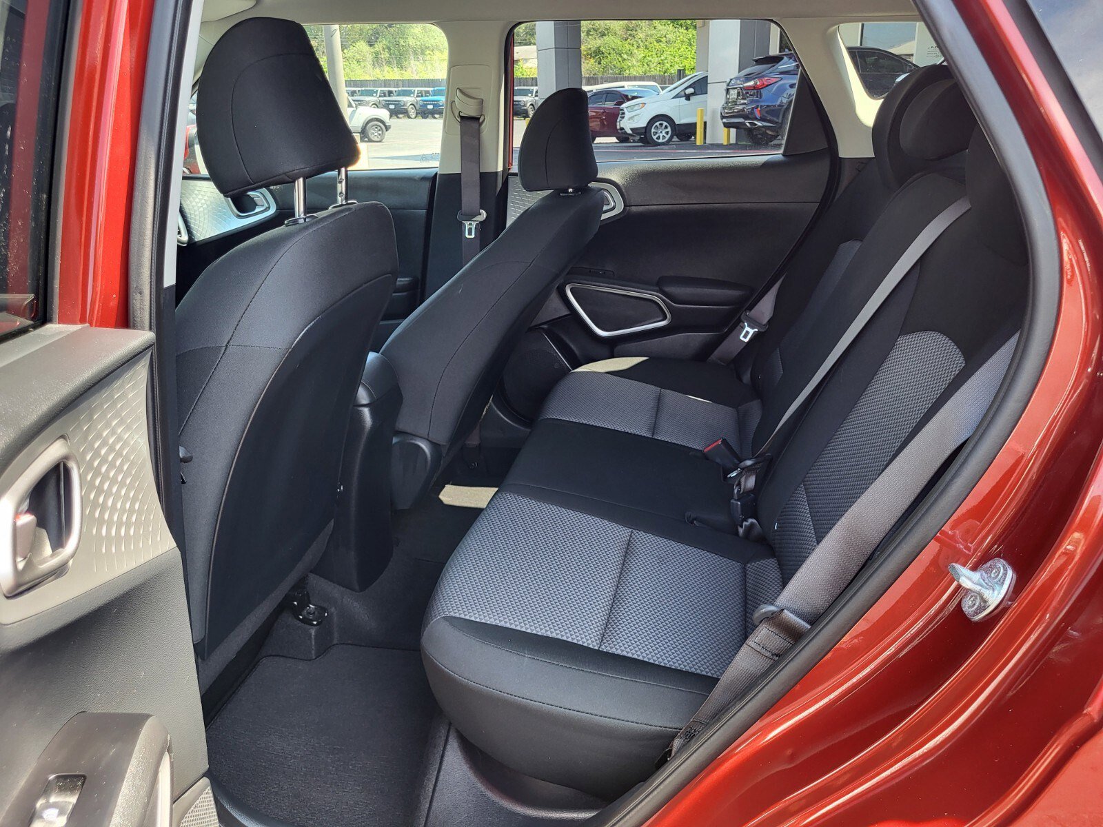 Used 2025 Kia Soul LX w/ LX Technology Package FWD image 17