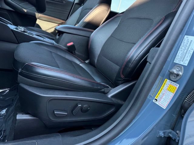 Certified 2025 Ford Escape ST-Line Select AWD/4WD image 6
