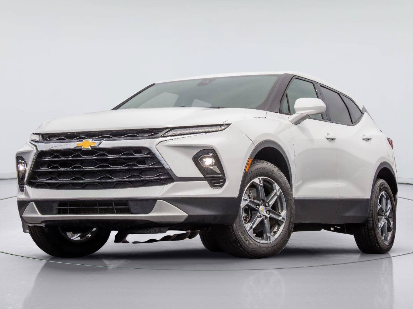 Used 2025 Chevrolet Blazer LT FWD image 1