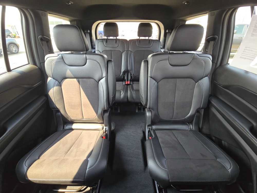 Used 2023 Jeep Grand Cherokee L Laredo AWD/4WD image 18