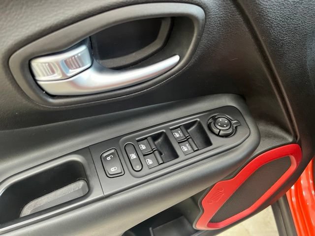 Used 2018 Jeep Renegade Trailhawk w/ UConnect 8.4 Nav Group AWD/4WD image 23