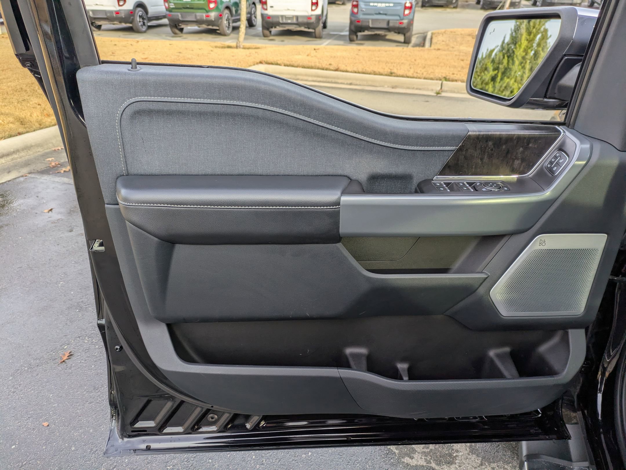 Certified 2022 Ford F150 Lariat w/ Equipment Group 502A High image 16