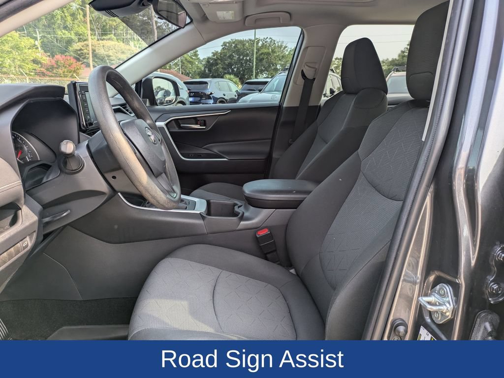Used 2022 Toyota RAV4 XLE w/ Convenience Package FWD image 15