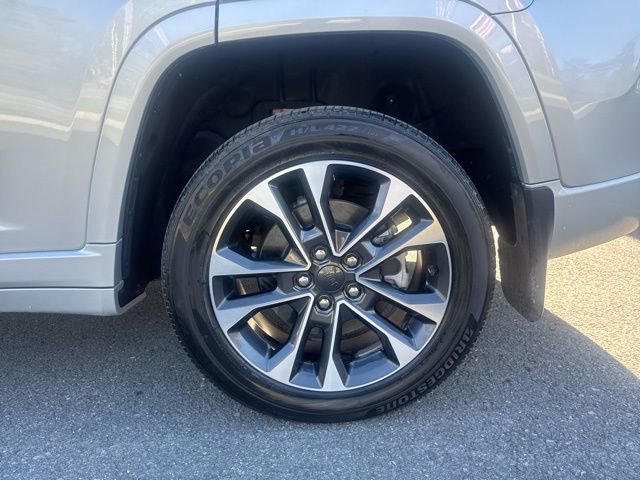 Used 2023 Jeep Grand Cherokee Overland AWD/4WD image 10