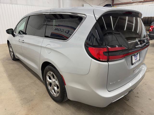 Used 2024 Chrysler Pacifica Limited FWD image 6