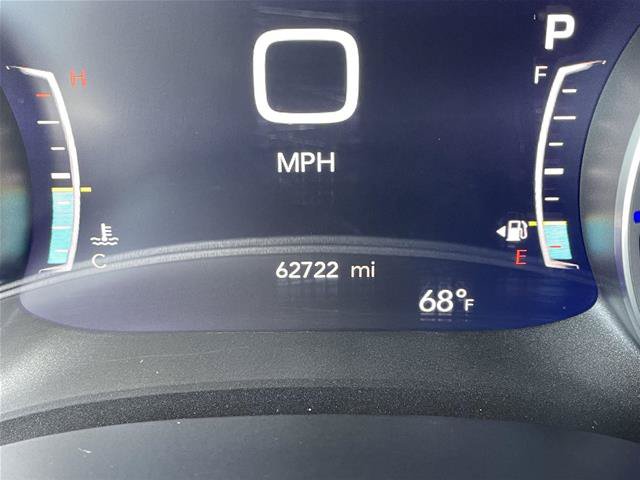 Used 2024 Chrysler Pacifica Touring-L FWD image 3
