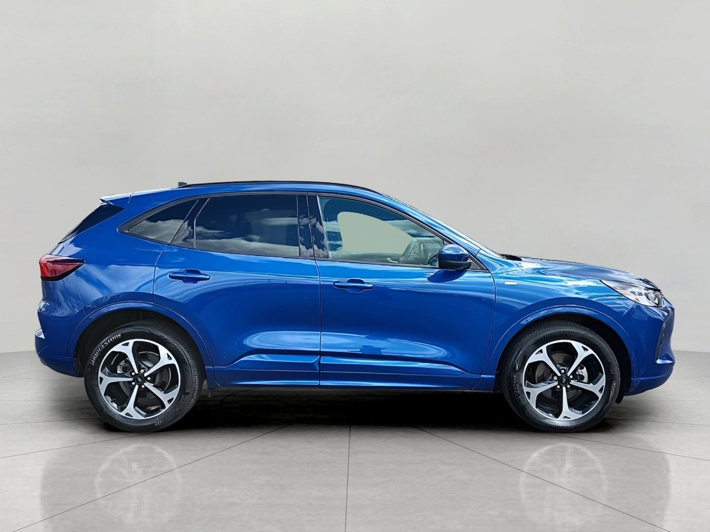 Certified 2023 Ford Escape ST-Line Select w/ Tech Pack #2 AWD/4WD image 5