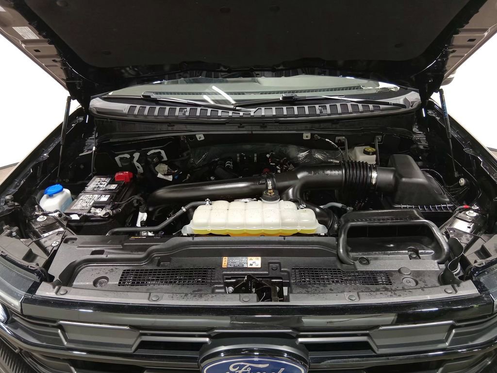 Certified 2025 Ford Expedition Active AWD/4WD image 10