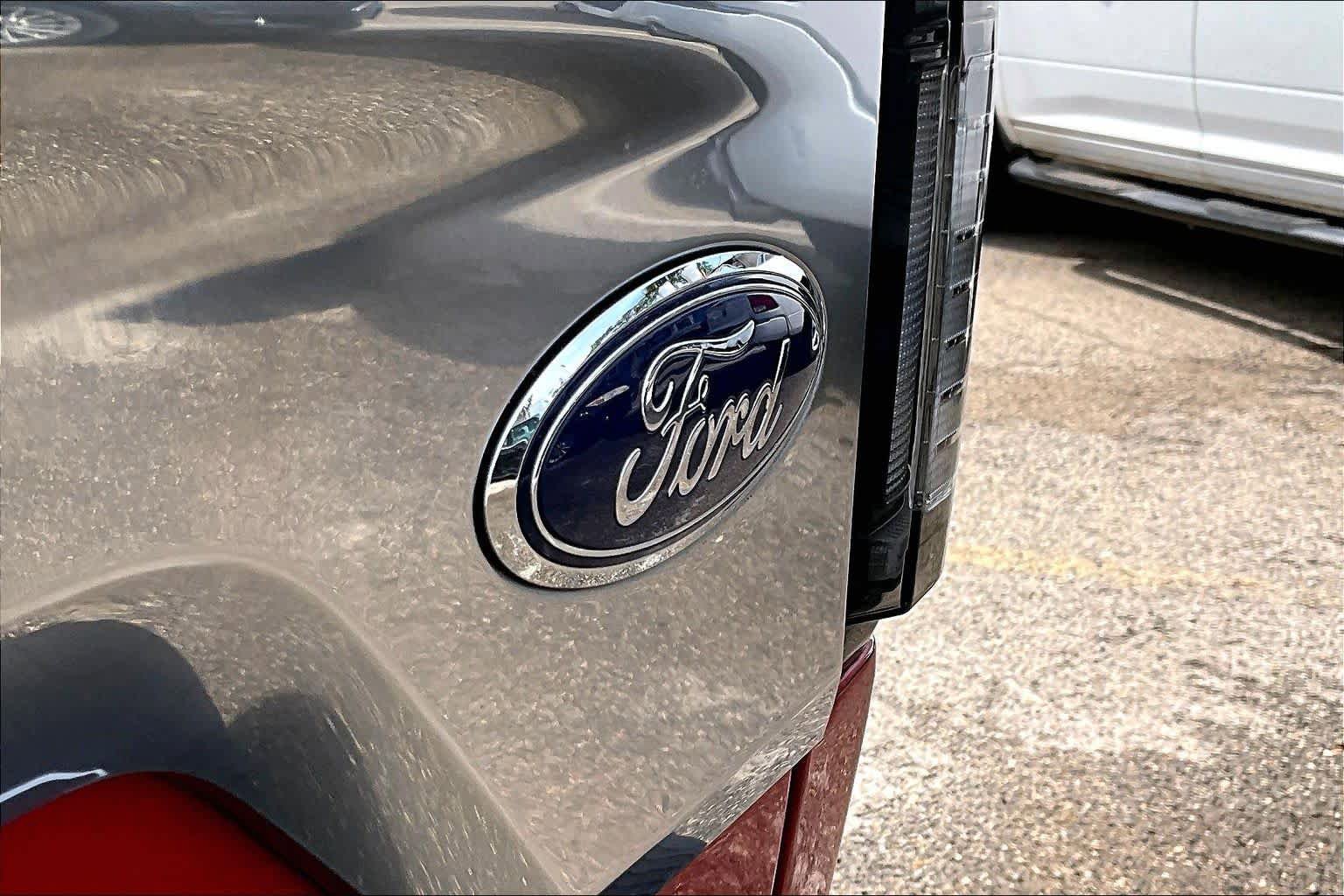 Certified 2020 Ford F150 Platinum w/ Equipment Group 701A Luxury AWD/4WD image 31